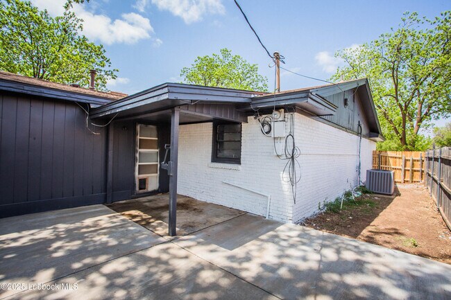 Building Photo - 6803 Avenue W