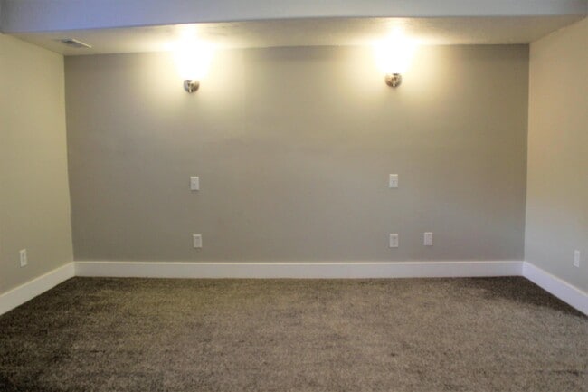 Building Photo - 1084 E 3400 N