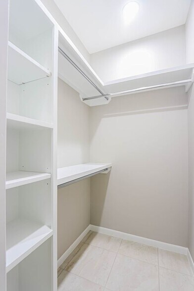 Building Photo - 918 N Blair Ave