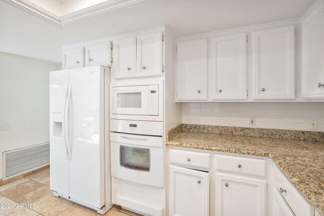 Building Photo - 6305 N 30th Ct