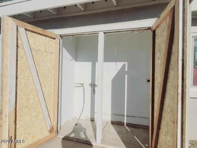 Building Photo - 506 E Southern Ave