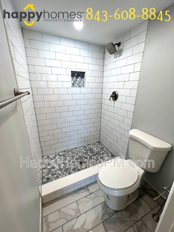 Building Photo - 707 Andrea Ln