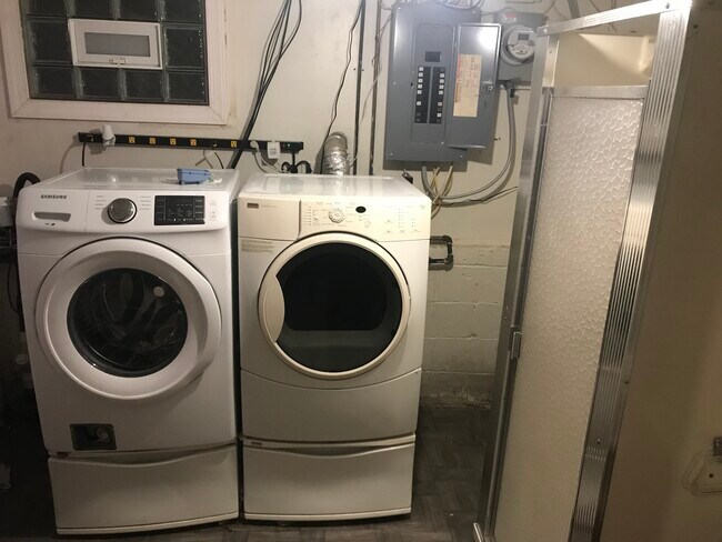 Building Photo - 1112 Stamford Rd