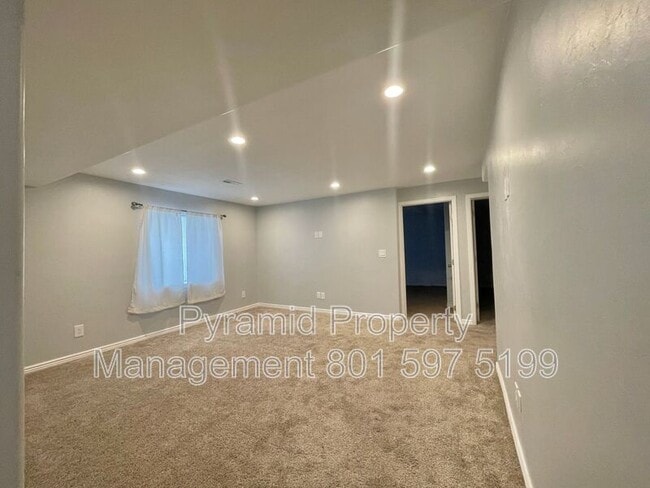 Building Photo - 2896 E Lookout Dr