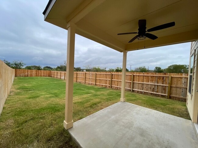 Building Photo - 3 Bedroom, 2.5 Bathroom, Two-story Duplex with a huge back yard in New Braunfels!