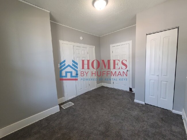 Building Photo - Two Bedroom House | Move in Ready!