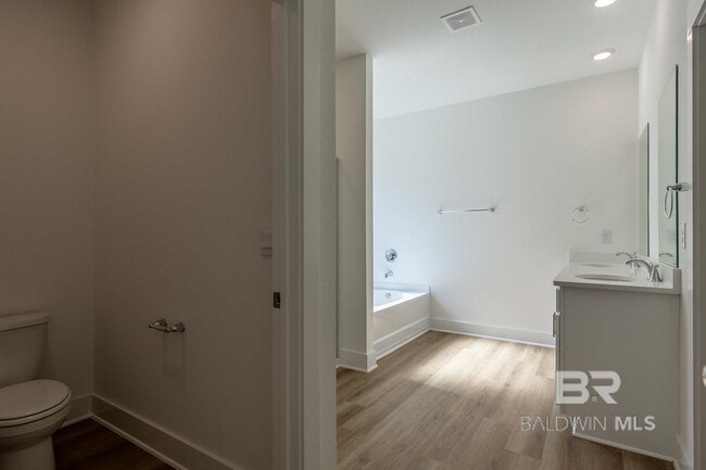 Building Photo - 501 Huller Ave