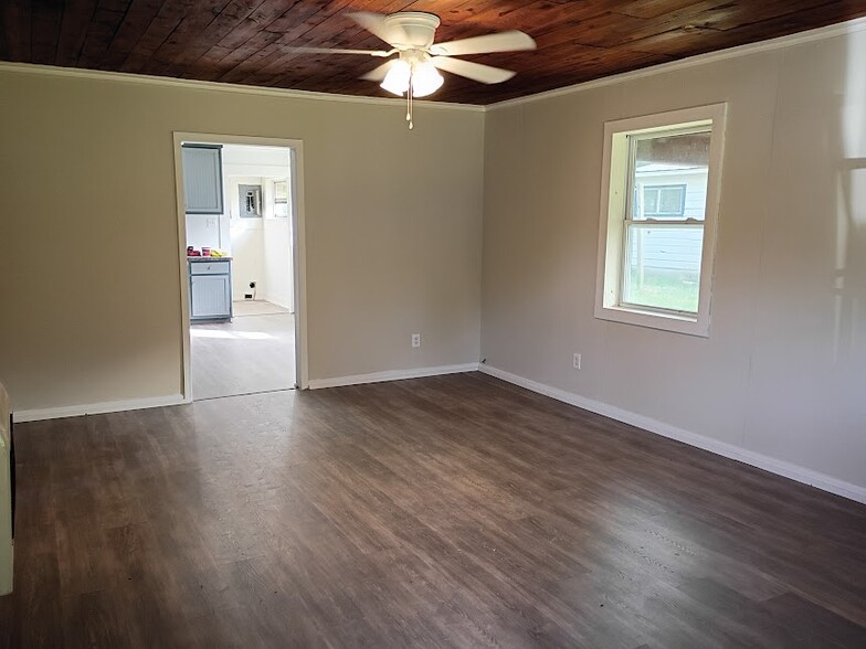 Building Photo - 161 S Pine St