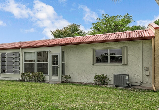 Building Photo - 104 Lake Helen Dr