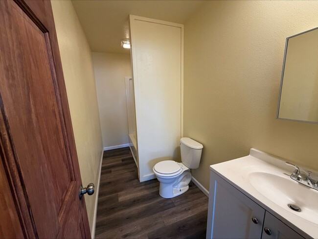 Building Photo - 2 bed 1 bath House for rent!