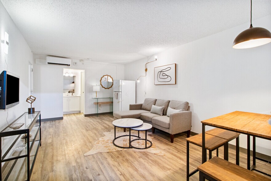 Acadian Crossing Apartments 2032 NE Evangeline Trwy Lafayette LA