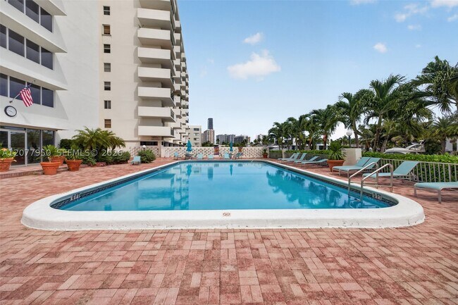 Building Photo - 401 Golden Isles Dr