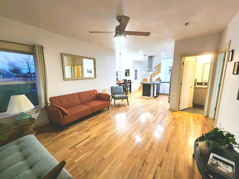 Building Photo - 1565 Thomas Rd