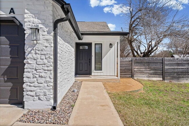 Building Photo - 303 Fantail Loop