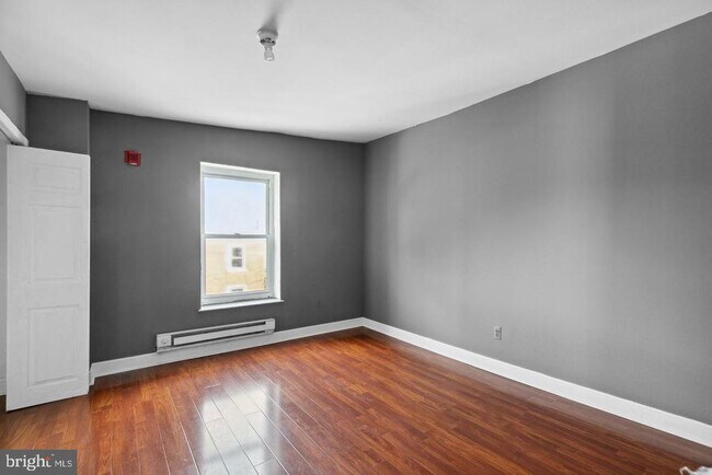 Building Photo - 301 W York St