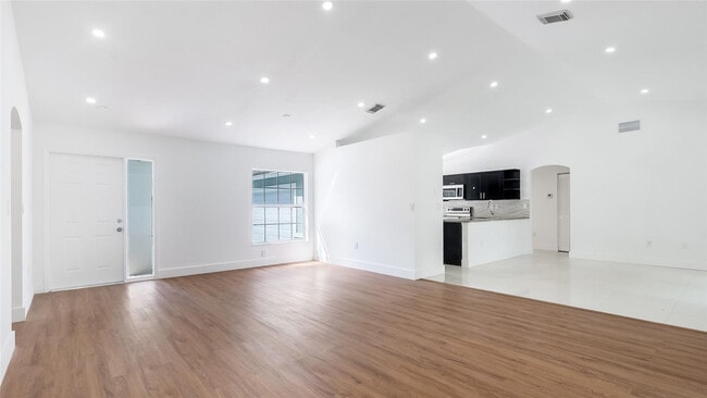 Building Photo - 1811 SW 124th Way