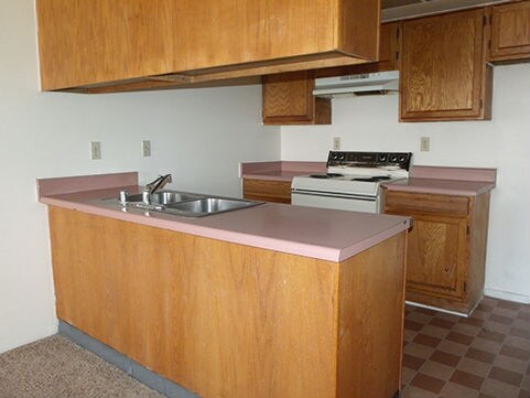 Kitchen - Las Flores Apartments