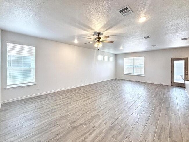 Building Photo - 725 Freedom Cir