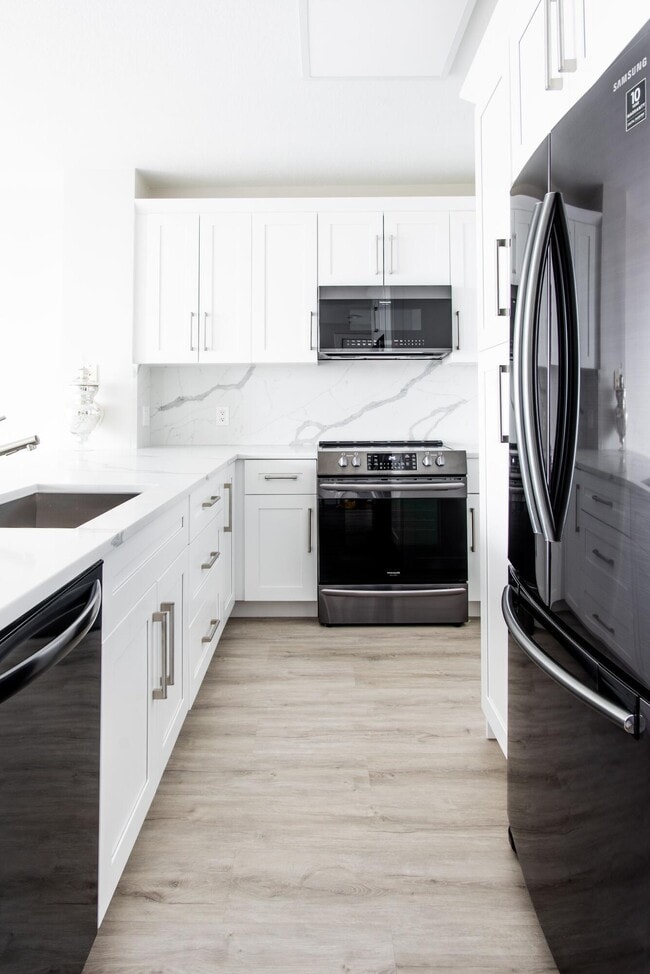 Building Photo - 1551 N Flagler Dr