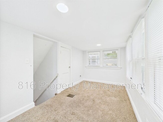Building Photo - 5611 Olive St