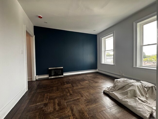 Building Photo - 149 Zabriskie St