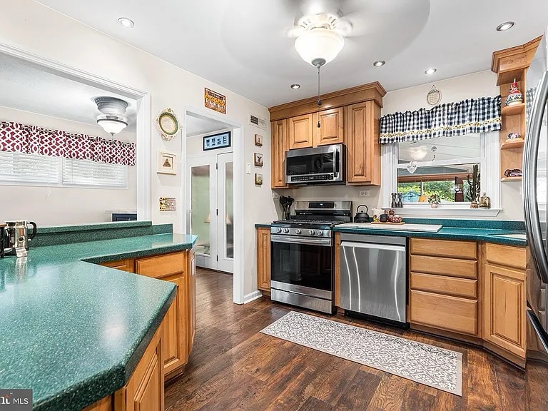 Building Photo - 5 Valley View Ct