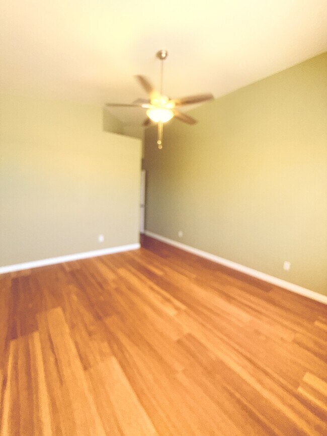 Building Photo - 9102 N Safflower Ln