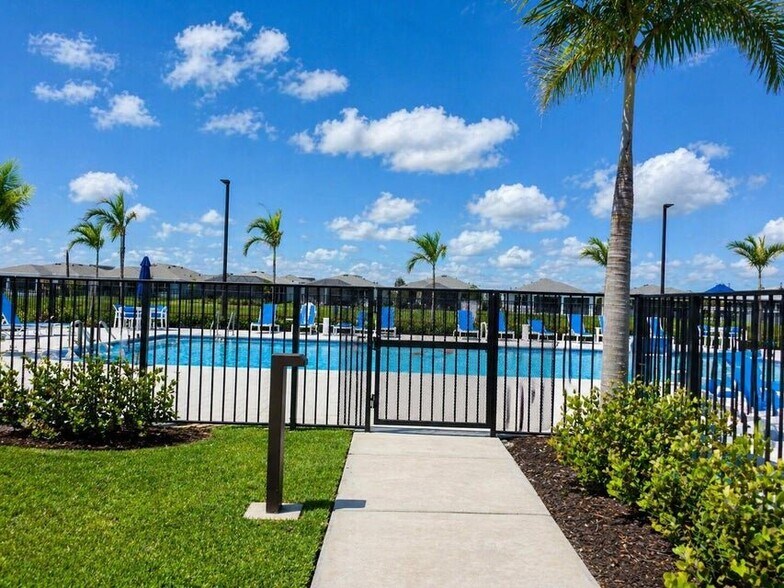 Building Photo - 14162 SW Thorens Dr