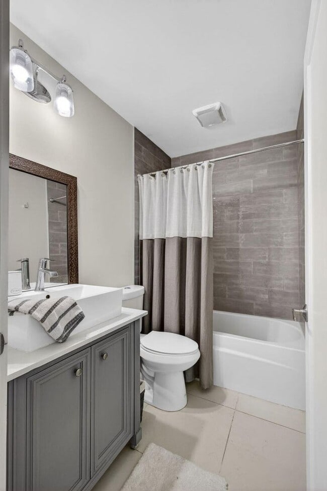 Building Photo - 2320 Treasure Isle Dr