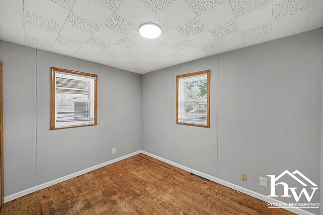 Building Photo - Three bedroom in Mishawaka