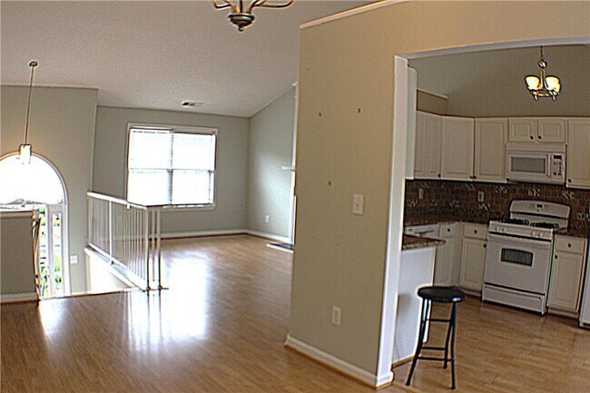 Building Photo - 437 Darter Dr NW
