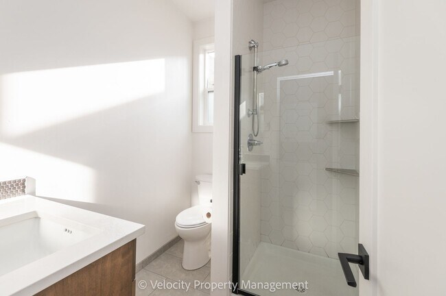 Building Photo - M712