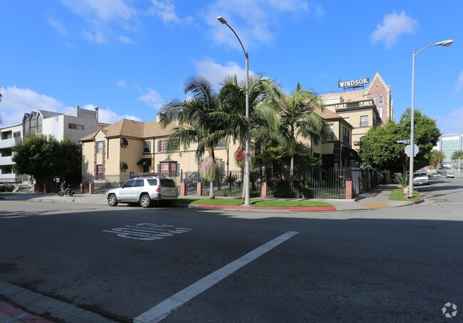 Building Photo - 701-707 S Berendo St