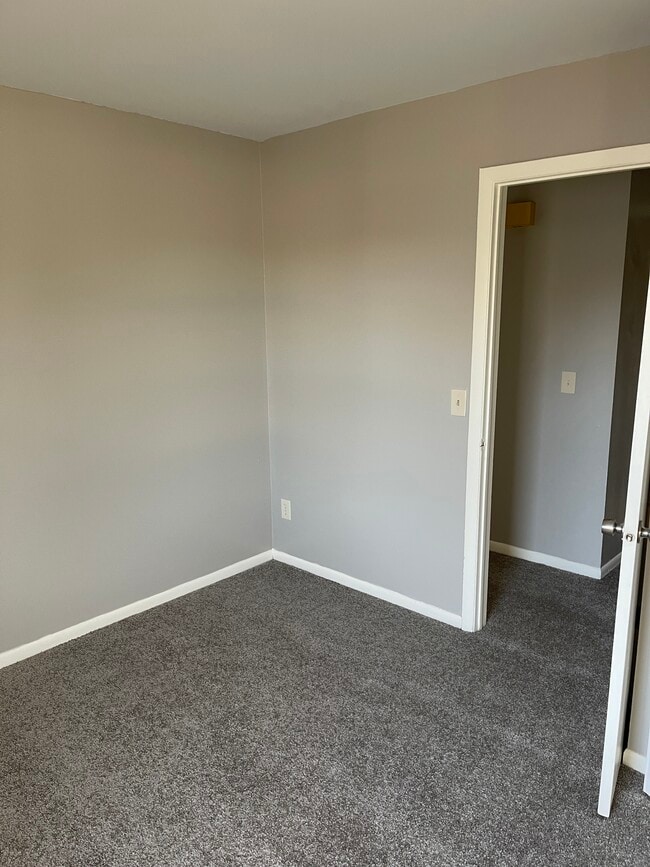 Building Photo - 4465 W Milham Ave