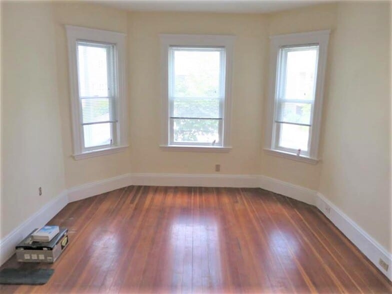 Building Photo - 36 Standish St