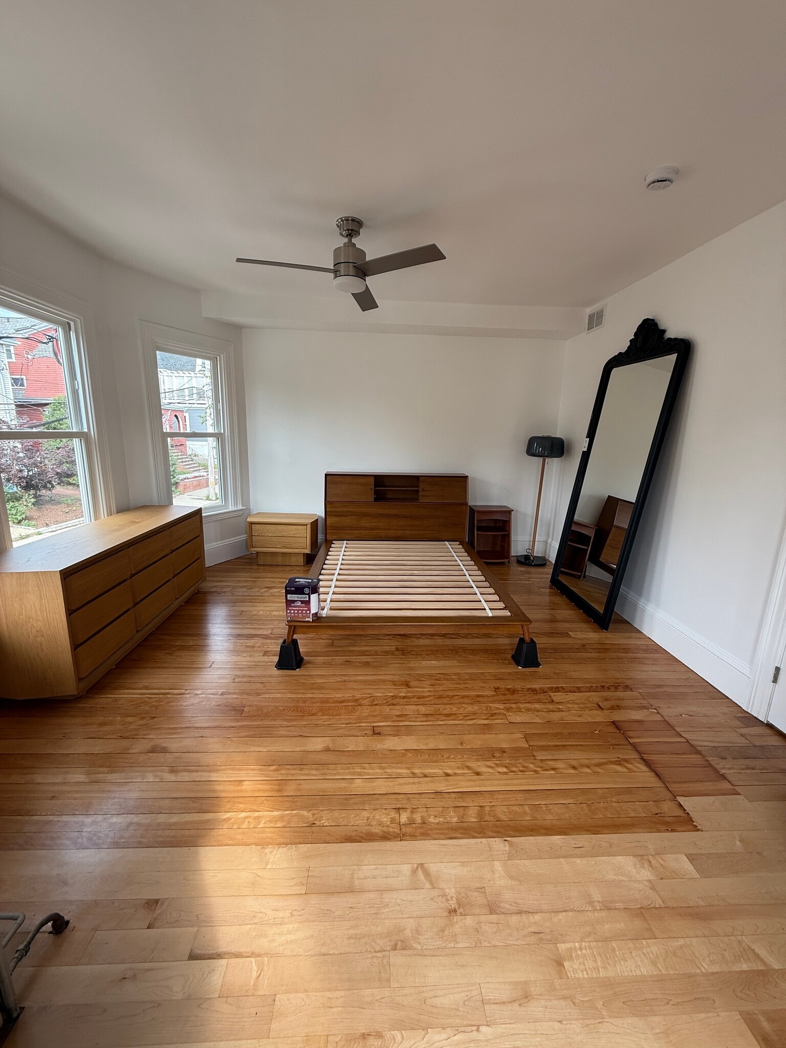 Building Photo - 96 Munroe St