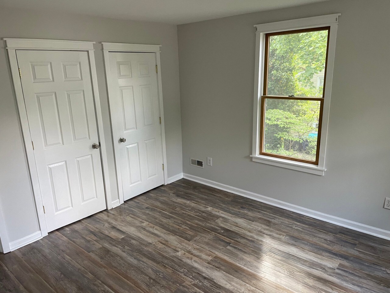 RoomA - 210 Mannion Ave