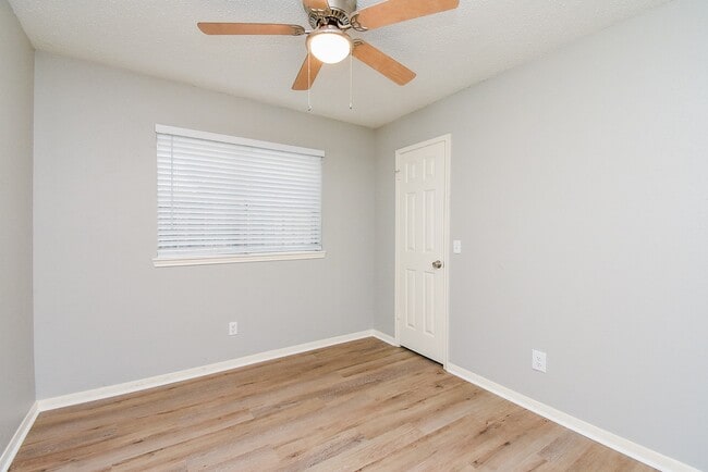 Building Photo - 10319 Tablerock Dr