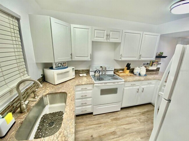 Building Photo - 1222 Villa Ln
