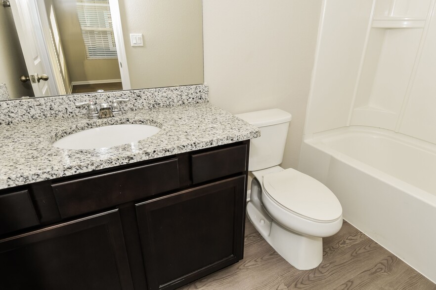 Building Photo - 783 Henley Ct
