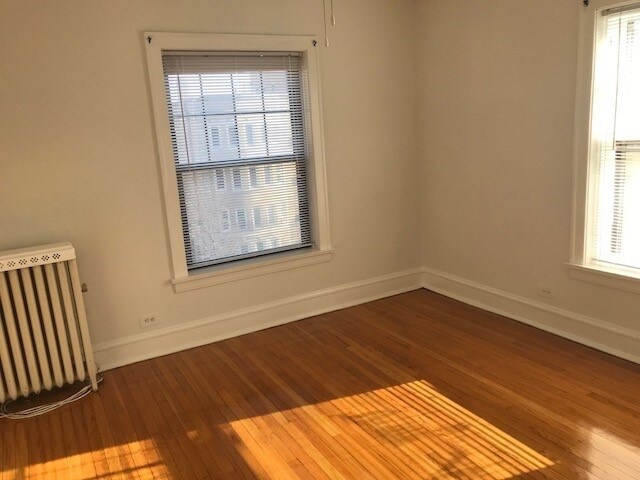 Building Photo - 534 Hinman Ave