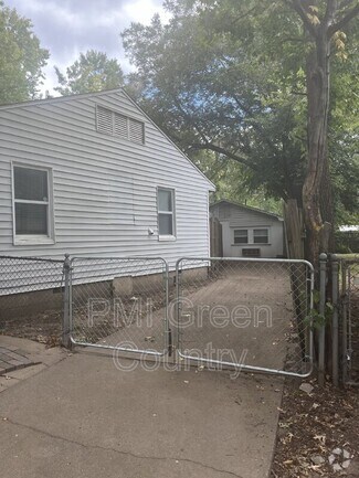 Building Photo - 4357 1/2 S Rockford Pl