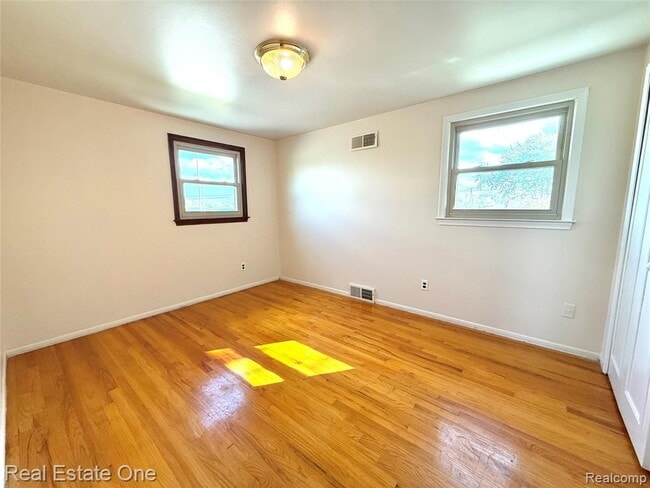 Building Photo - 26211 Simone St