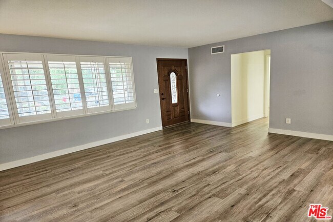 Building Photo - 22337 Cantara St