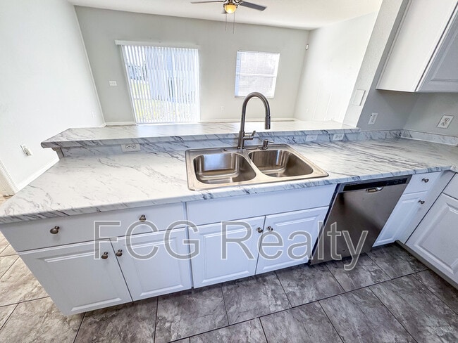 Building Photo - 702 Colville Pl