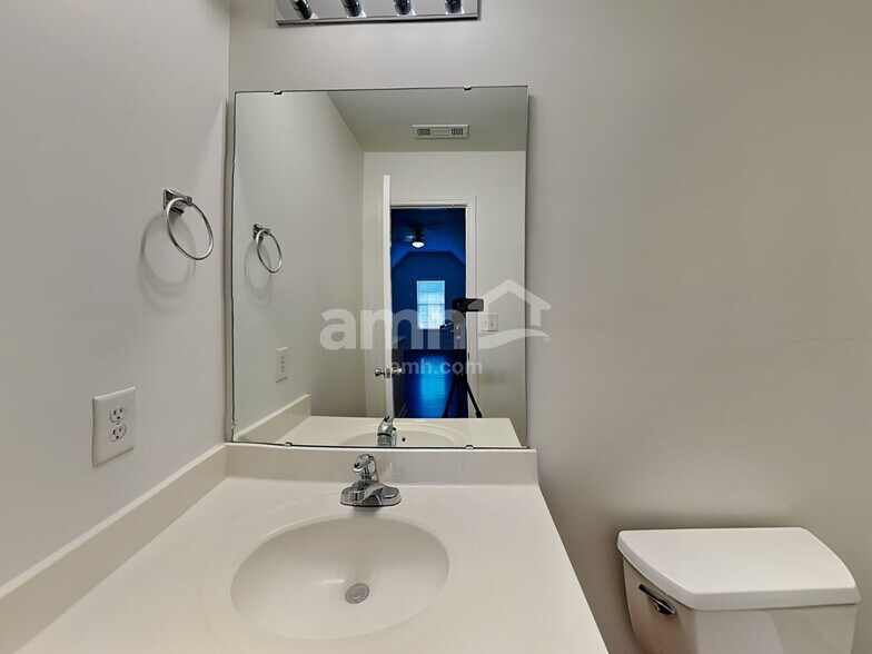 Building Photo - 1963 Trace Creek Dr