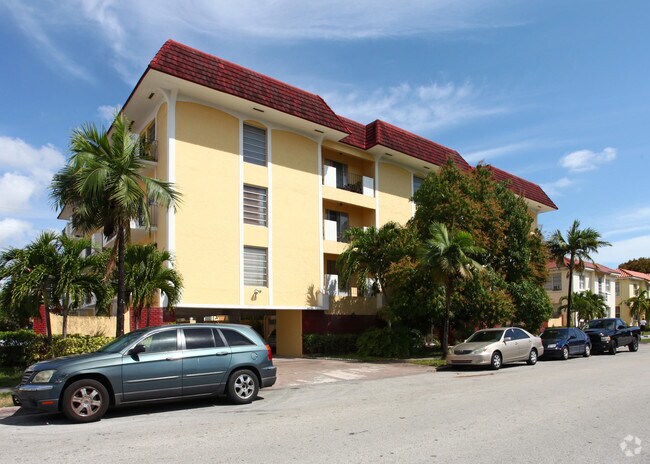 Building Photo - 131 Menores Ave