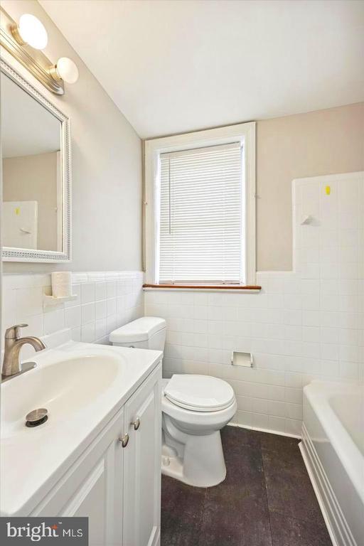 Building Photo - 682 2nd Ave