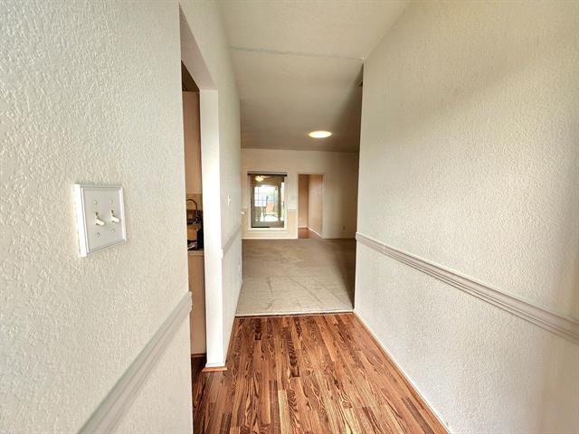 Building Photo - 1100 Cedarcrest Dr