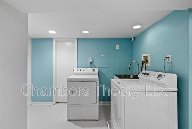 Building Photo - 2355 Ashmead Pl NW